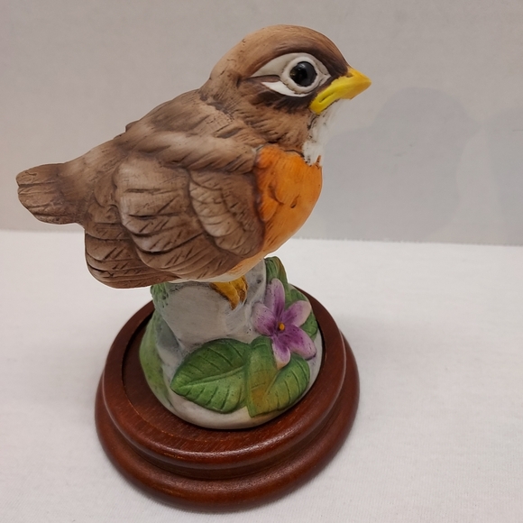 Andrea by Sadek "Robin" Porcelain Figurine on Wood Base #6350 4.5" tall on Stand - Picture 5 of 9